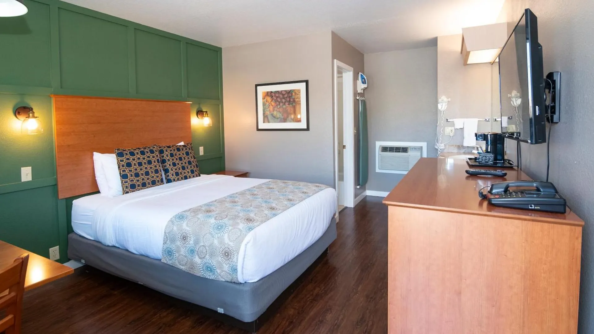 Nordic Inn And Suites Portland Motel